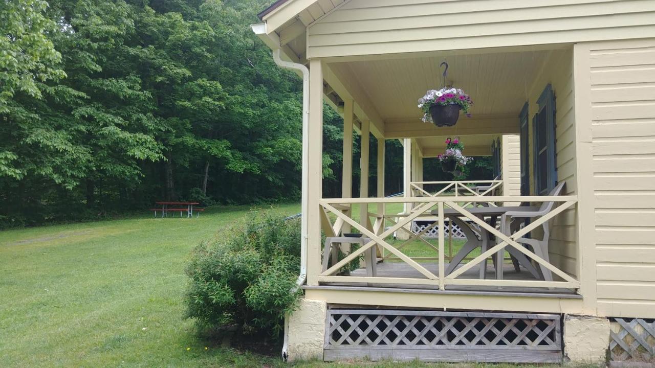 Serenity Motel Shaftsbury Exterior photo
