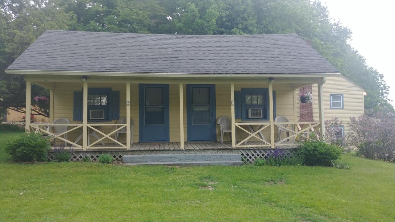 Serenity Motel Shaftsbury Exterior photo