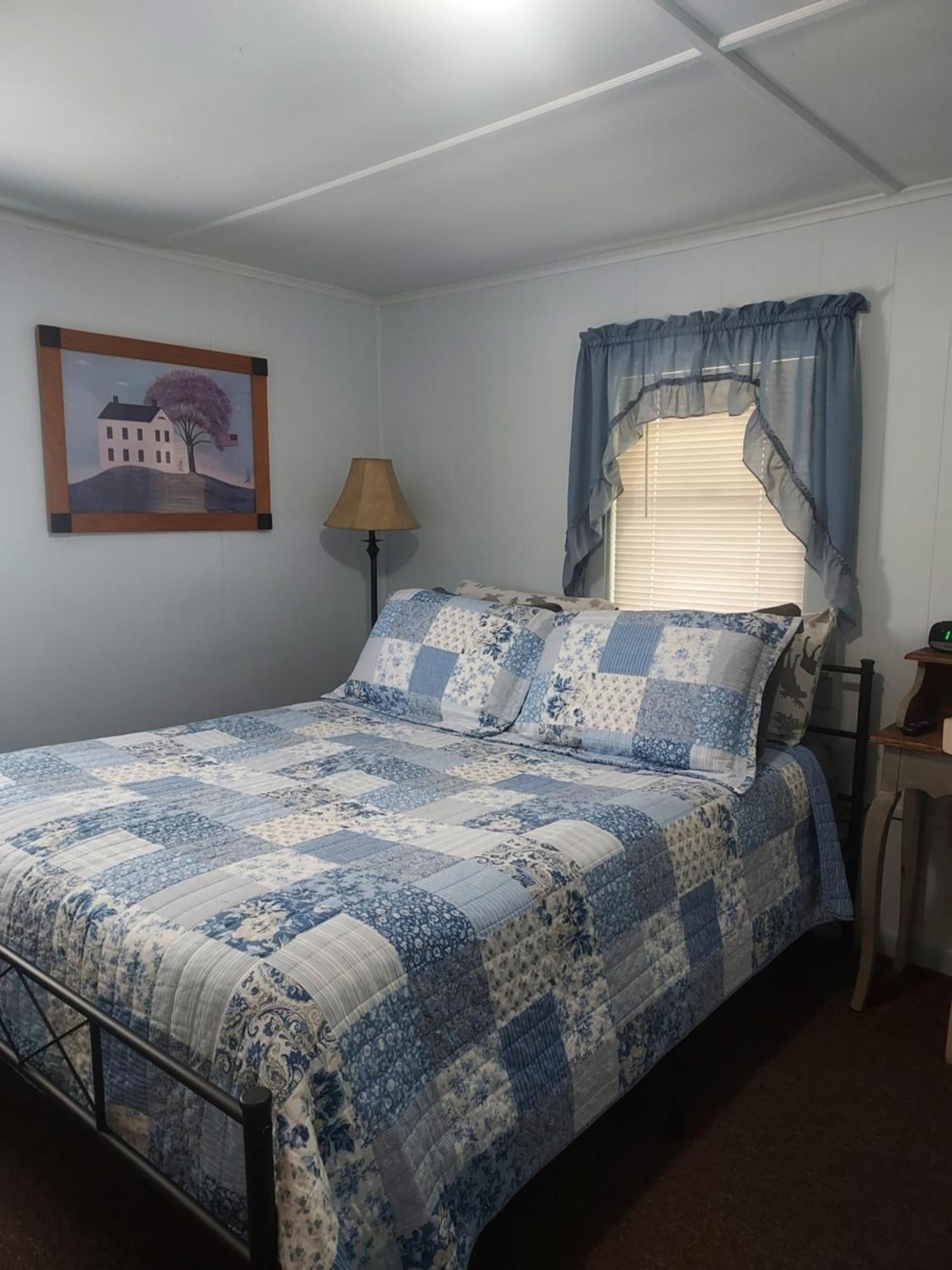 Serenity Motel Shaftsbury Exterior photo