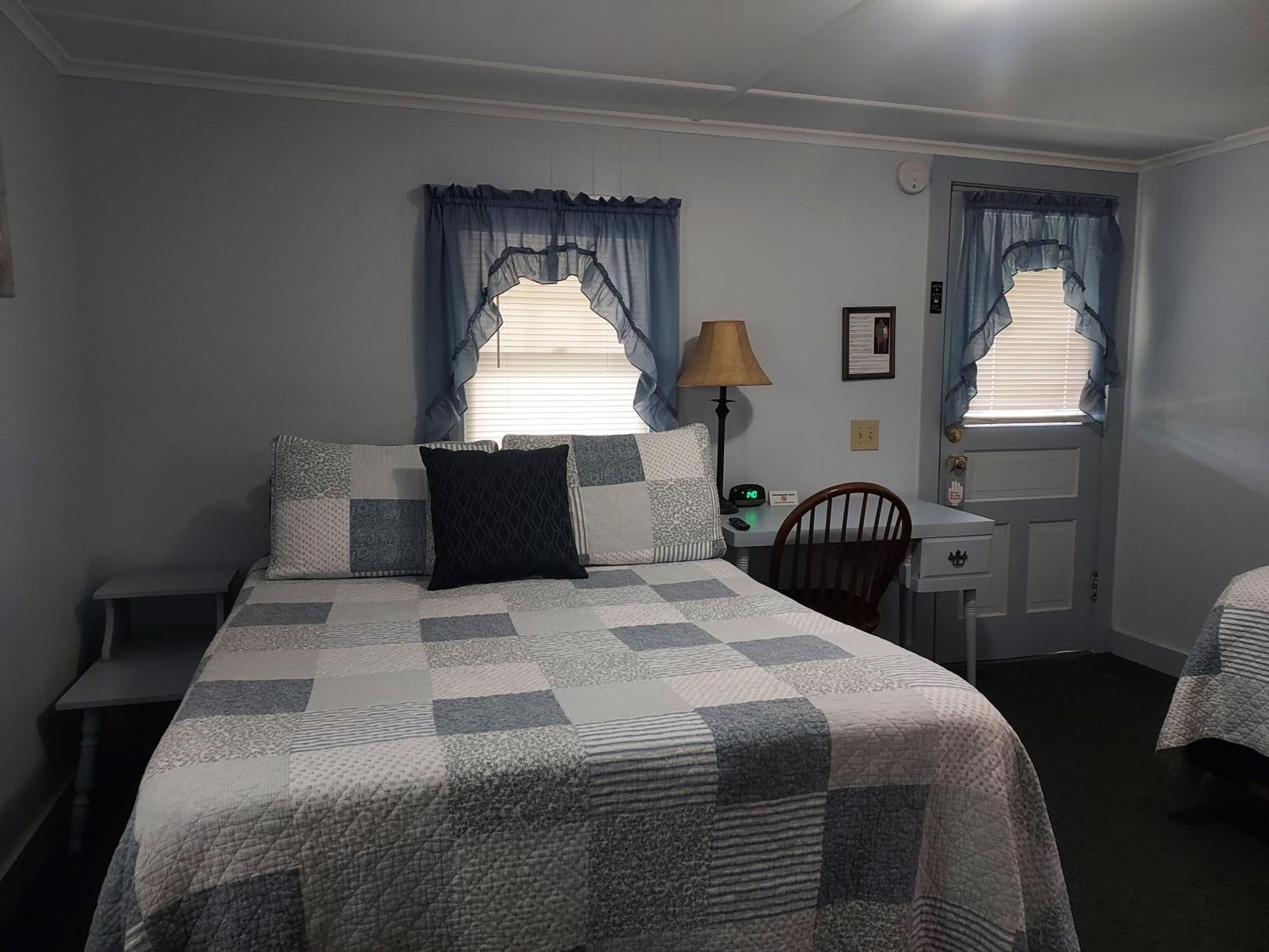 Serenity Motel Shaftsbury Exterior photo