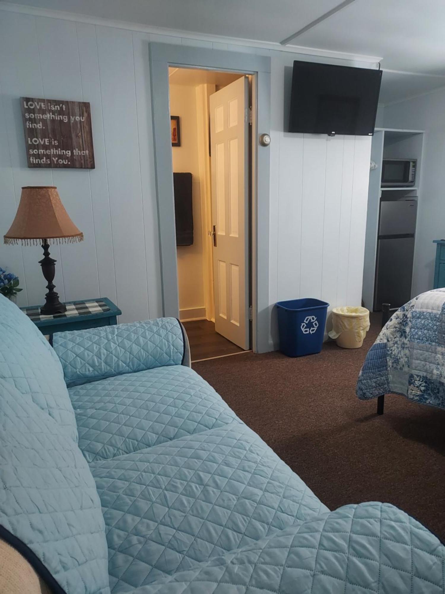 Serenity Motel Shaftsbury Exterior photo