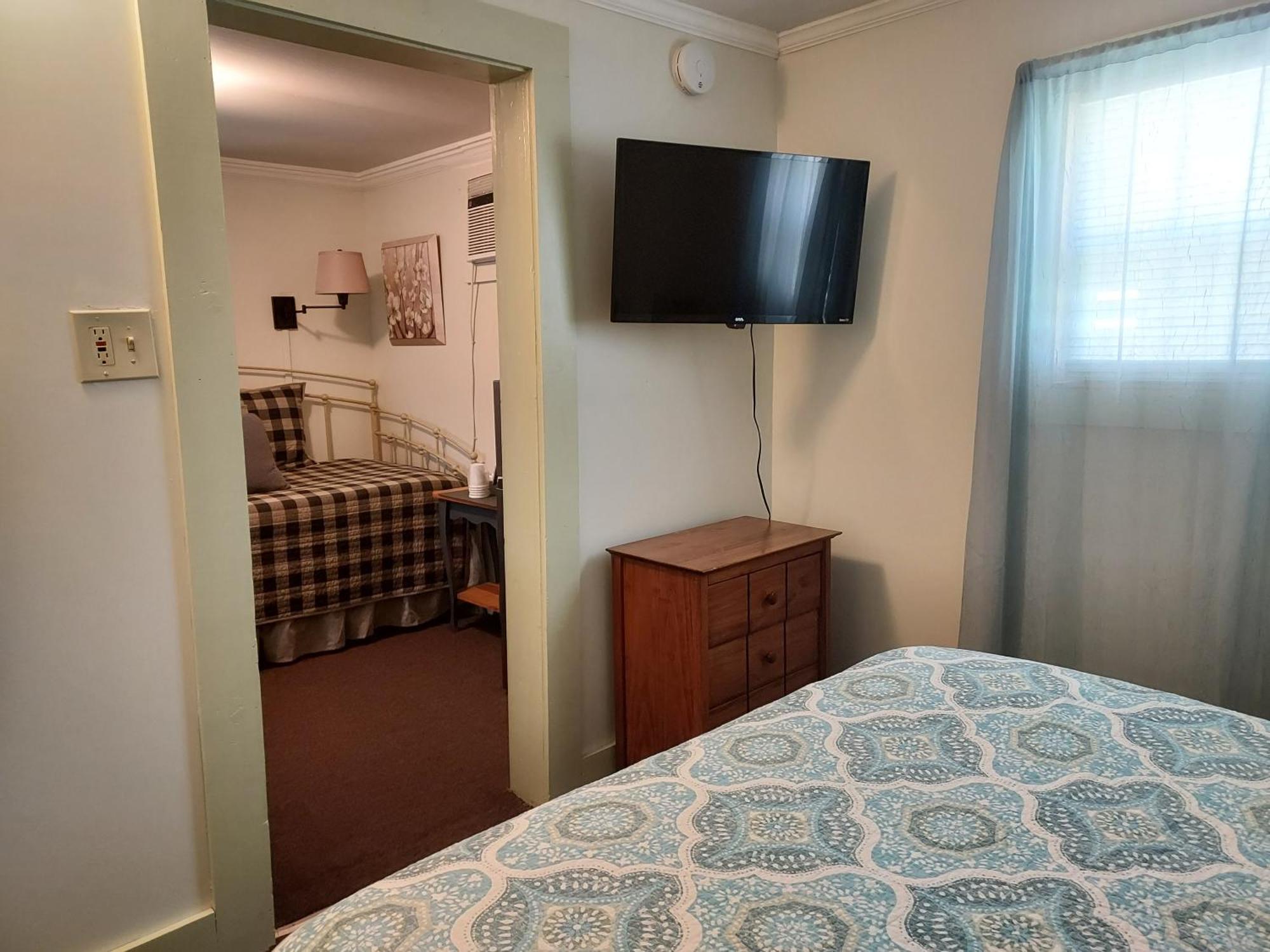Serenity Motel Shaftsbury Exterior photo